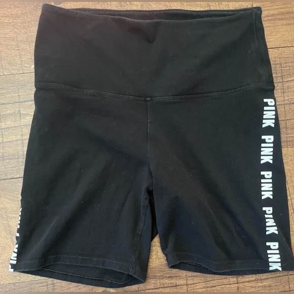 PINK by Victoria’s Secret bundle 3 pieces Sz Medium 2 shirts 1 pair shorts - Picture 4 of 9